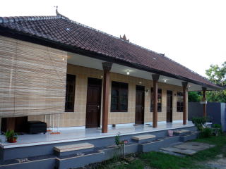 Bukit �A�p�[�g�O�ρb�O�Y�O�_�����[���h Guzugudan World